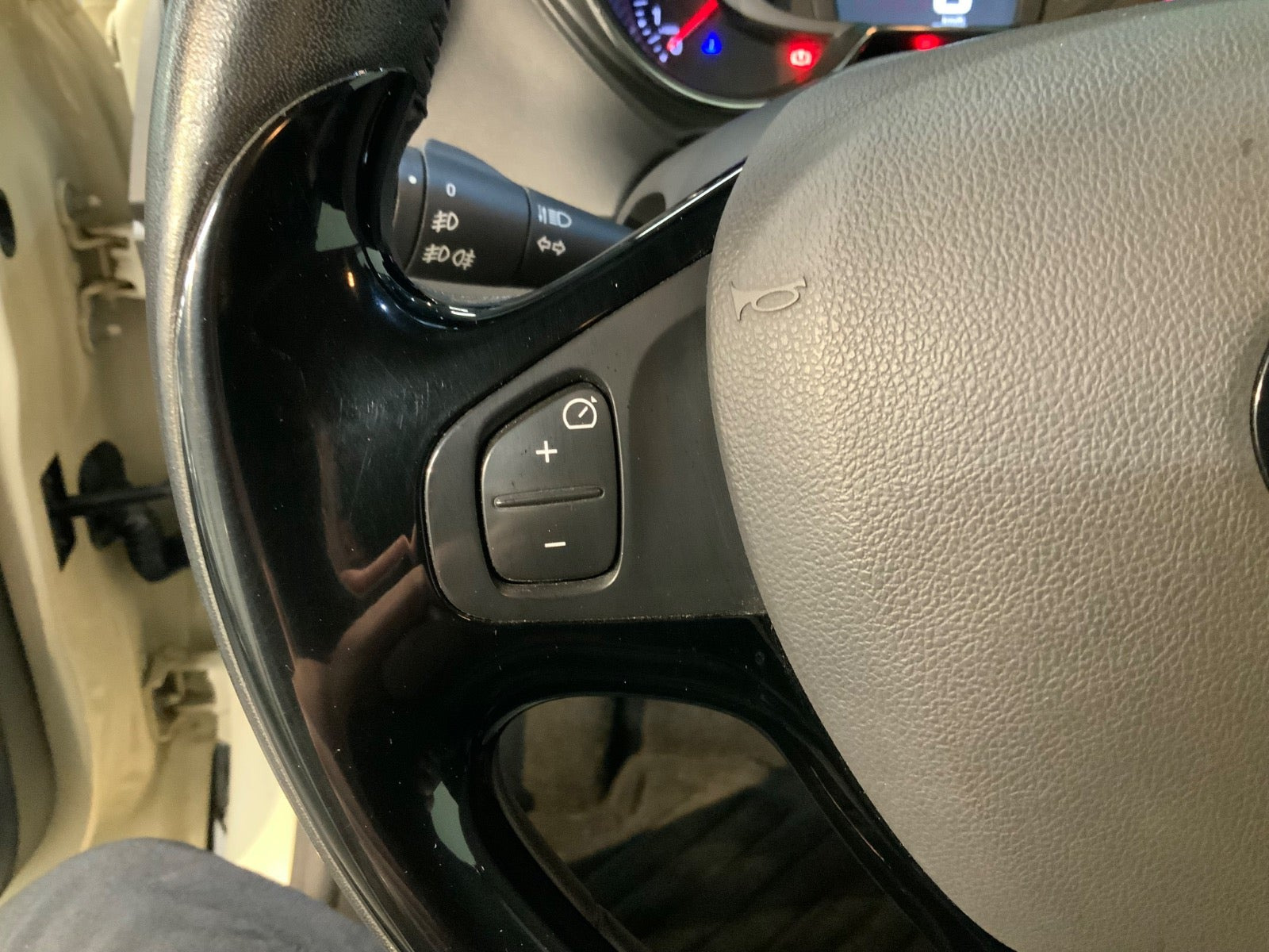 Beige Renault Captur fra 2016