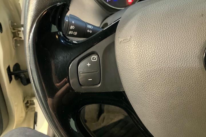 Beige Renault Captur fra 2016