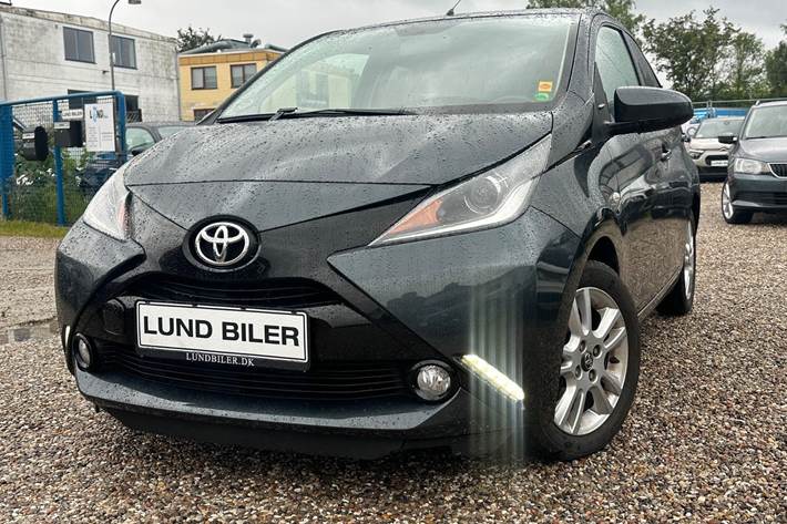 Grå Toyota Aygo fra 2018