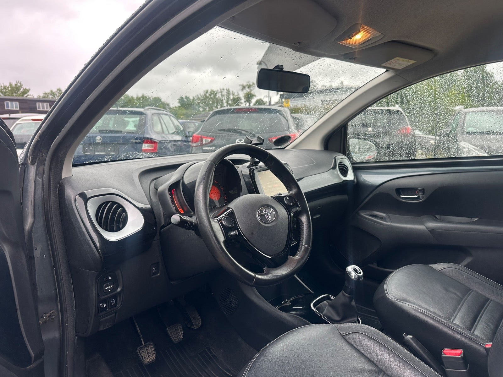 Grå Toyota Aygo fra 2018