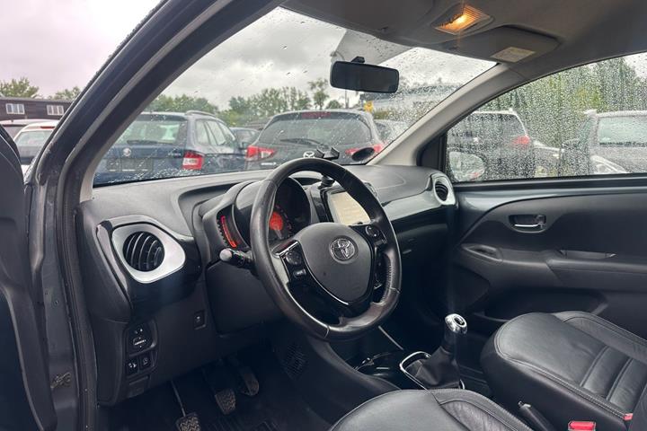 Grå Toyota Aygo fra 2018