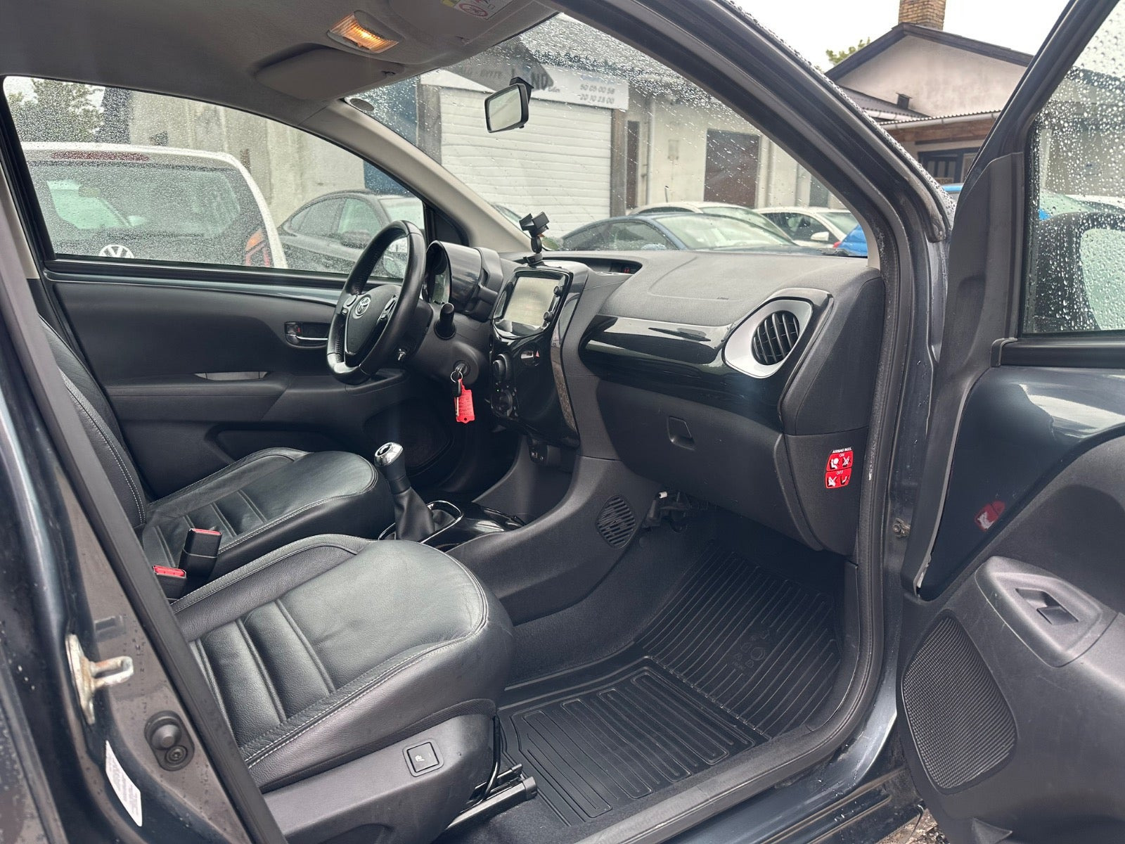 Grå Toyota Aygo fra 2018