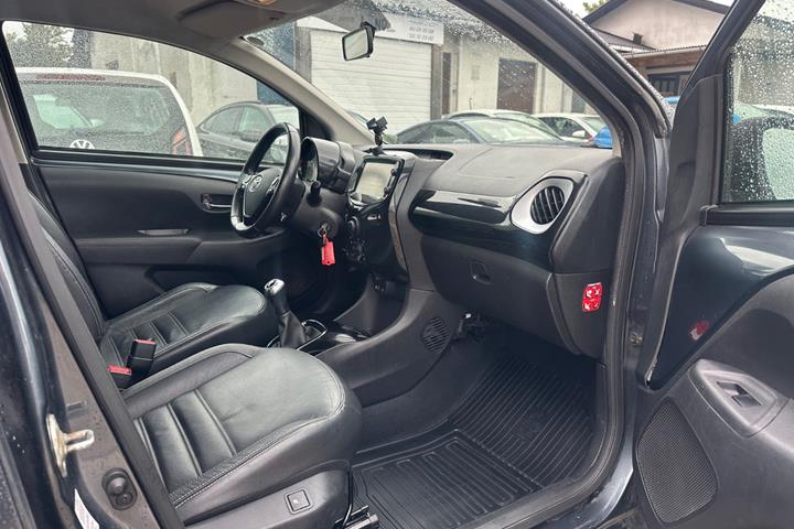 Grå Toyota Aygo fra 2018