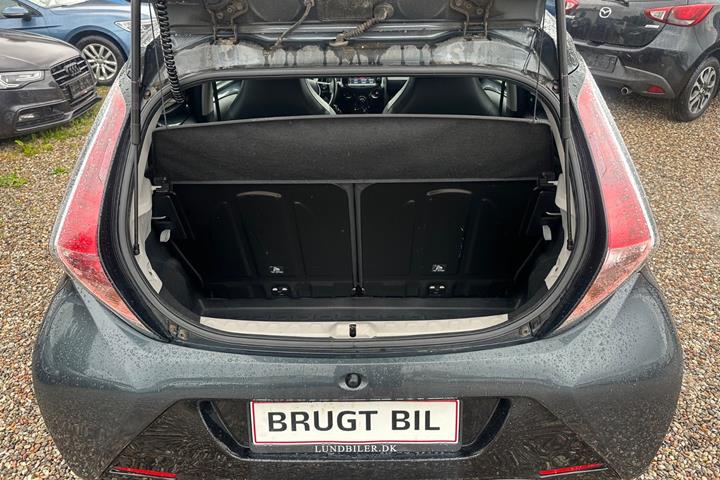 Grå Toyota Aygo fra 2018