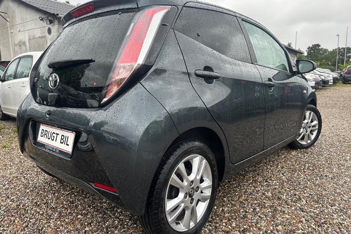 Grå Toyota Aygo fra 2018