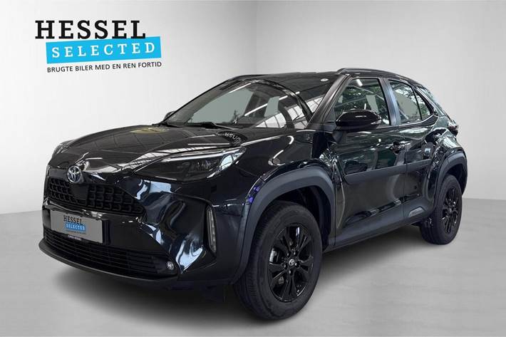 Sort Toyota Yaris Cross fra 2023 set udefra