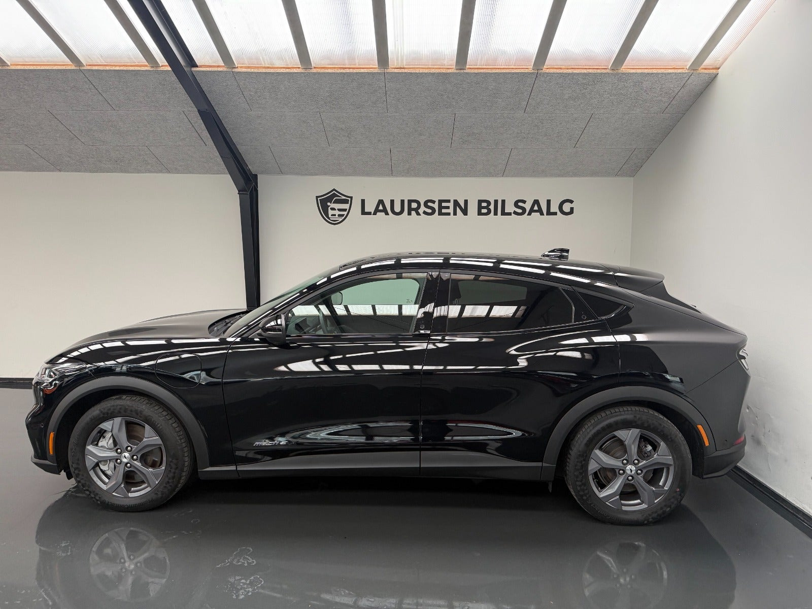 Sort Ford Mustang Mach-E fra 2023