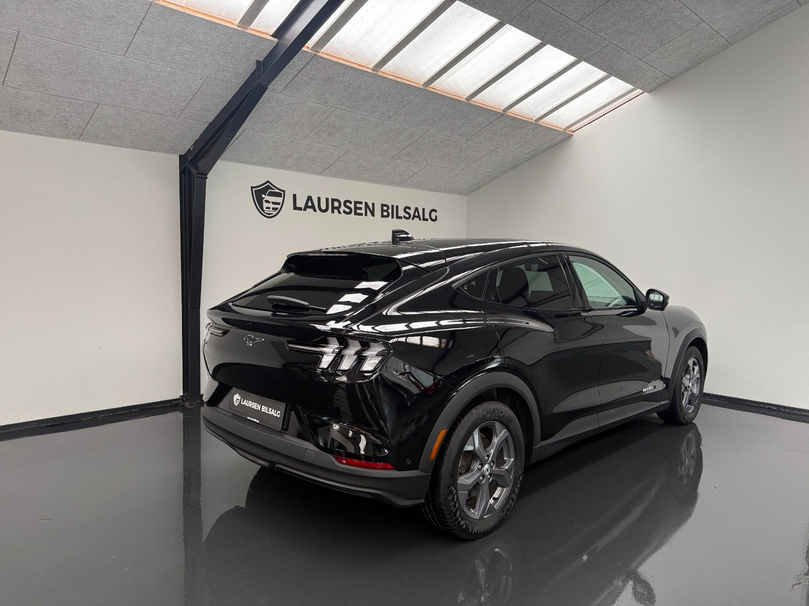 Sort Ford Mustang Mach-E fra 2023