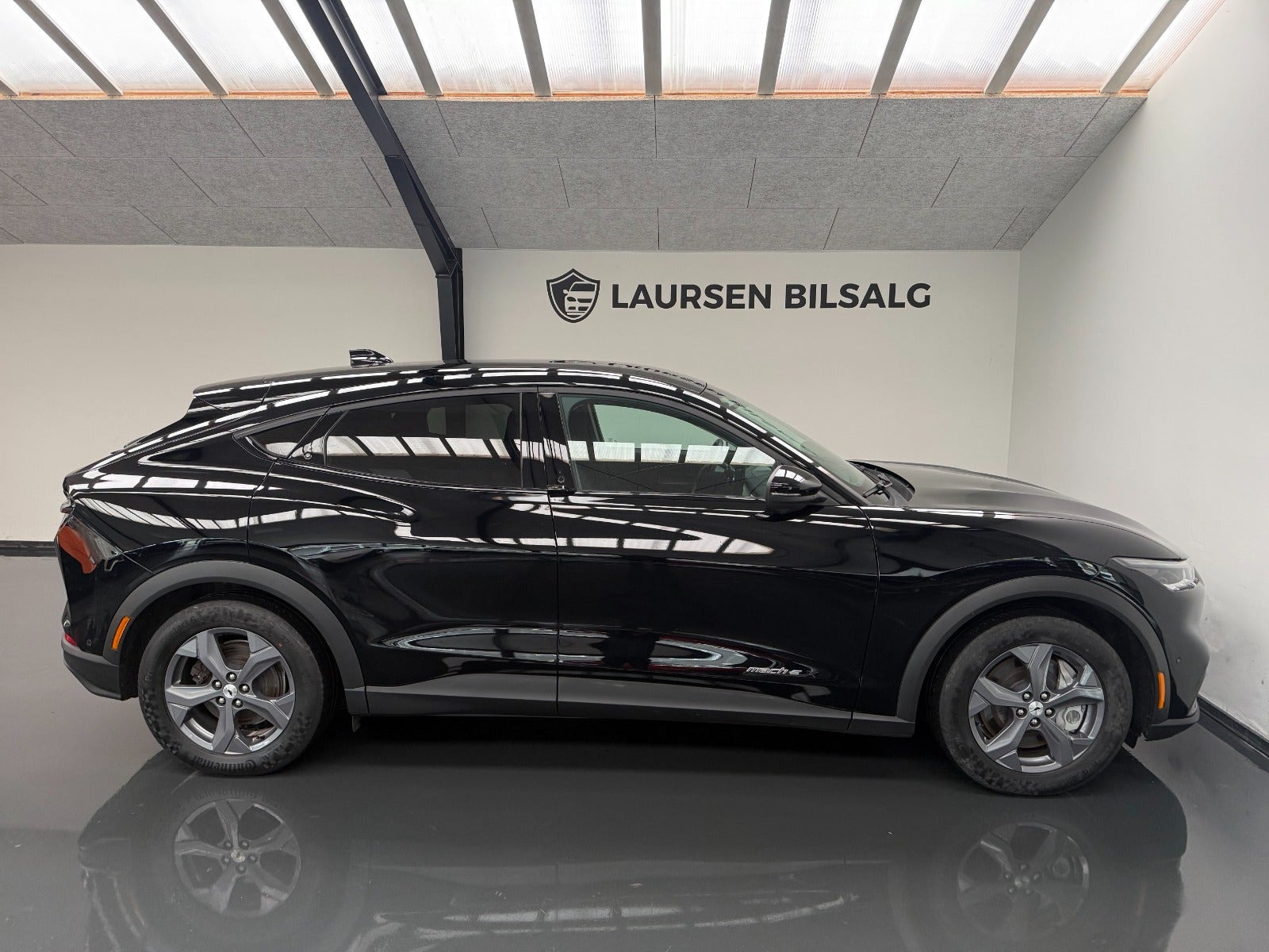 Sort Ford Mustang Mach-E fra 2023