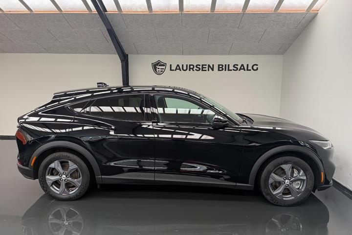 Sort Ford Mustang Mach-E fra 2023
