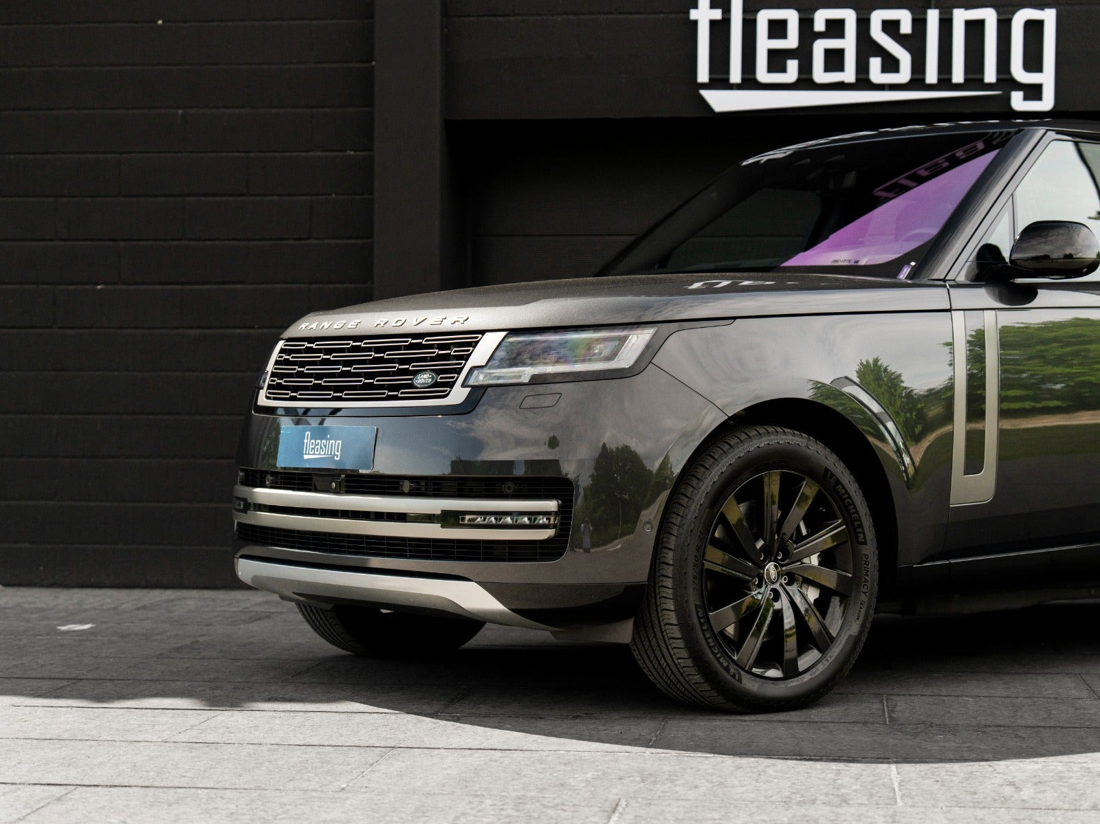 Grå Land Rover Range Rover fra 2023