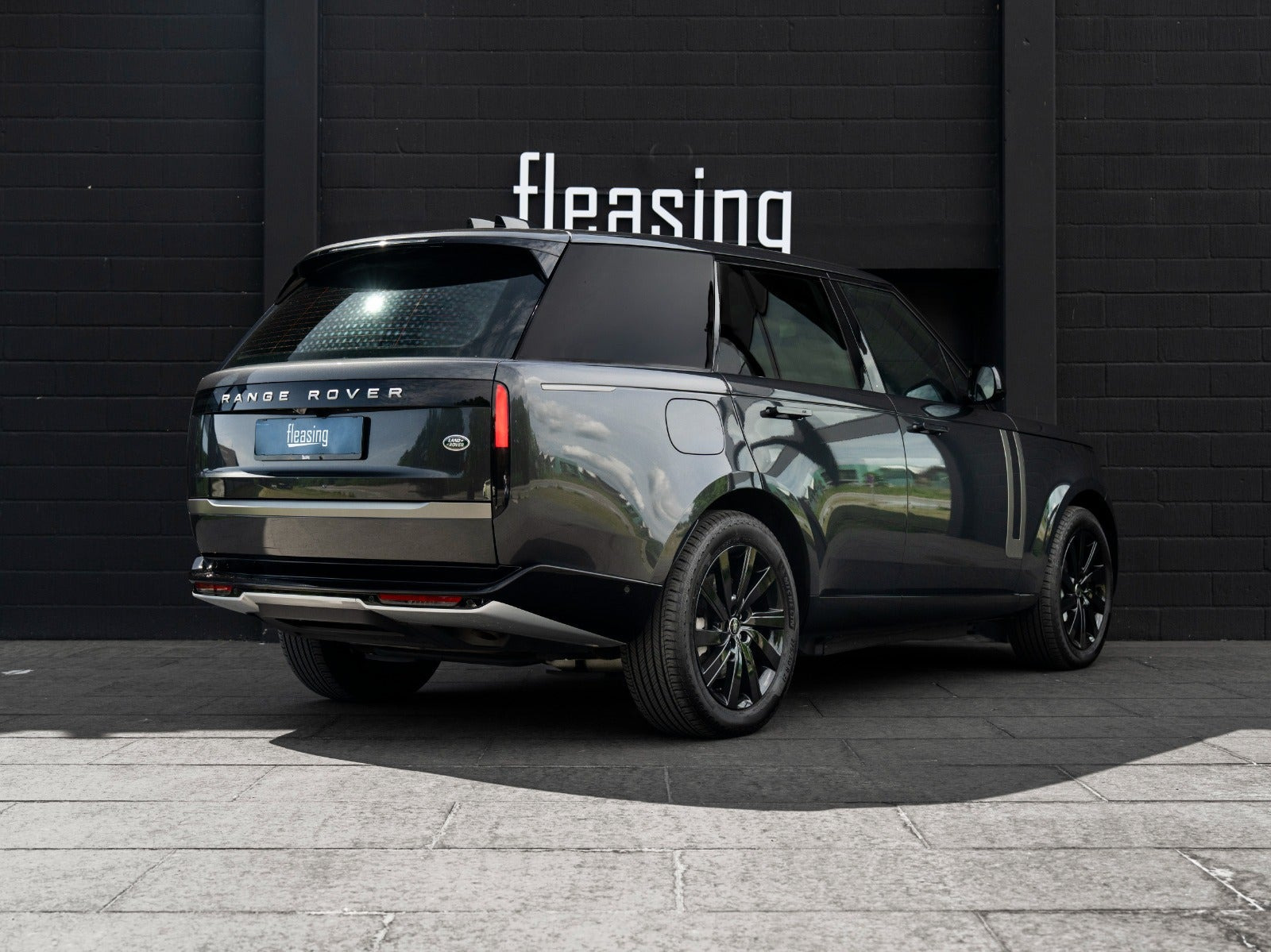 Grå Land Rover Range Rover fra 2023