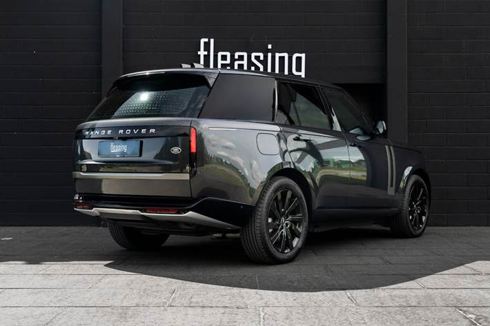 Grå Land Rover Range Rover fra 2023