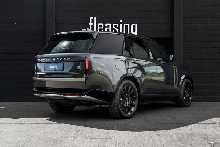 Grå Land Rover Range Rover fra 2023