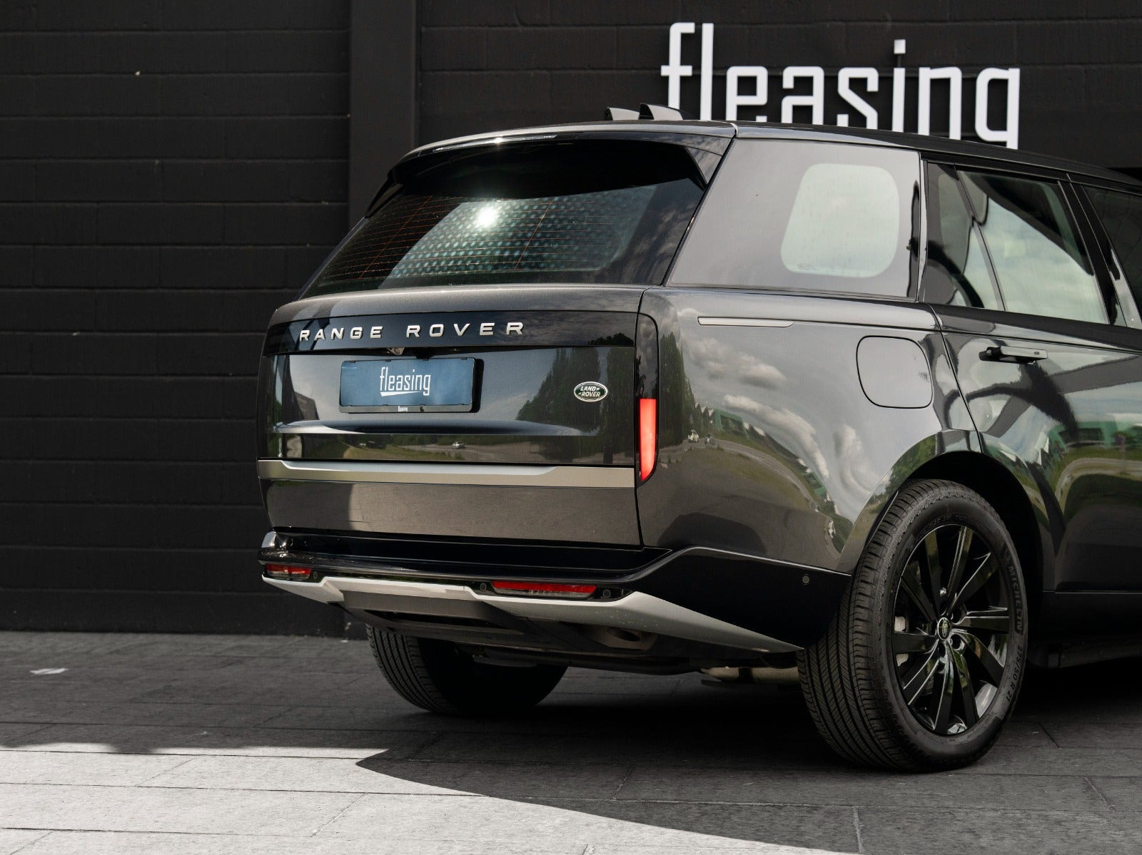 Grå Land Rover Range Rover fra 2023