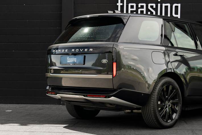 Grå Land Rover Range Rover fra 2023