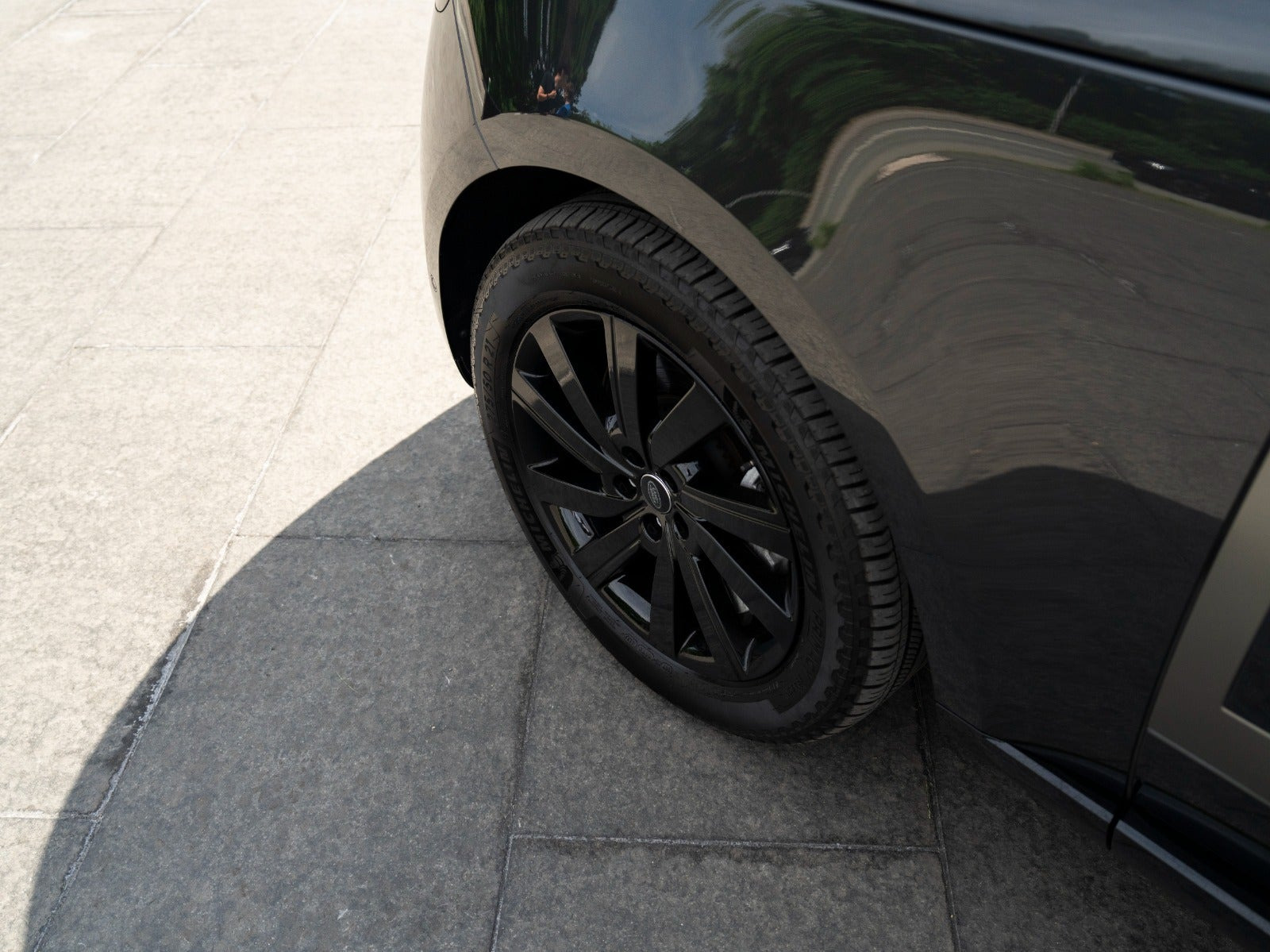 Grå Land Rover Range Rover fra 2023