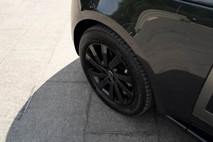Grå Land Rover Range Rover fra 2023