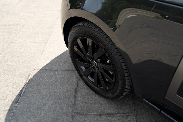 Grå Land Rover Range Rover fra 2023