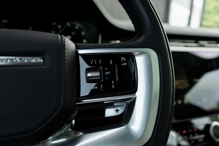 Grå Land Rover Range Rover fra 2023