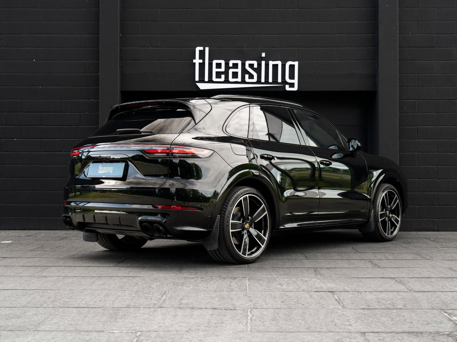 Sort Porsche Cayenne fra 2023