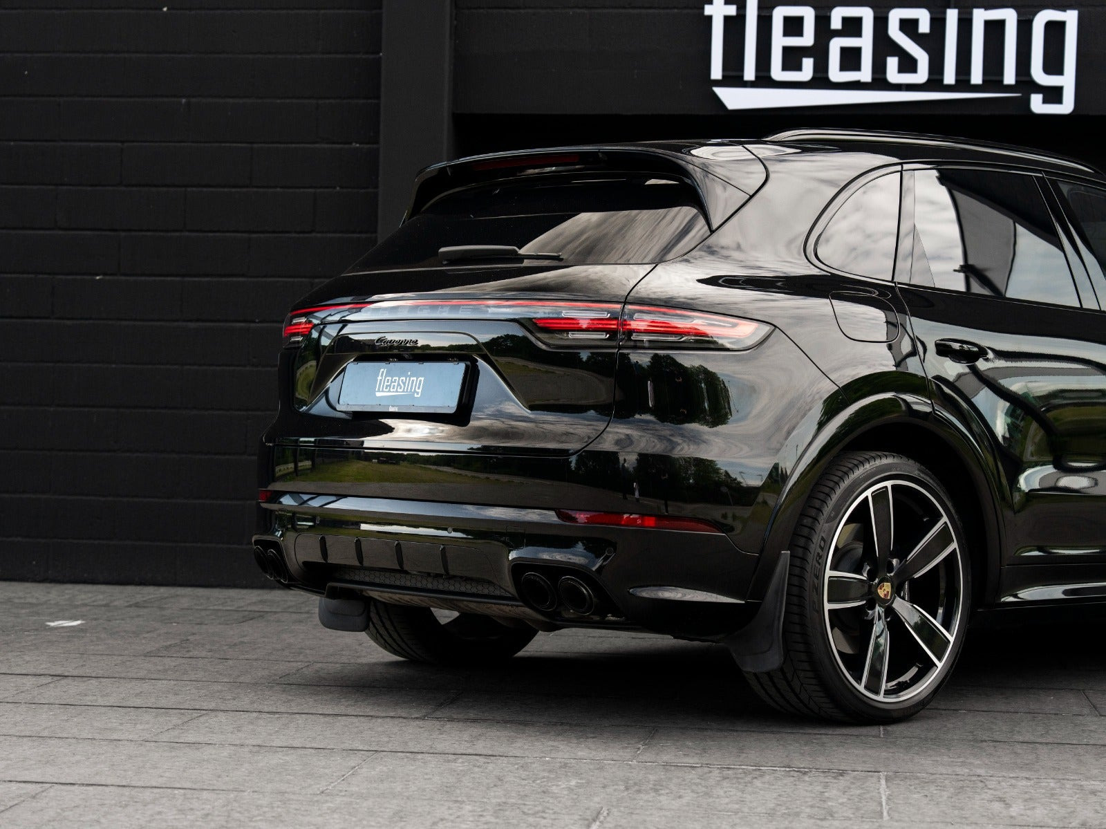 Sort Porsche Cayenne fra 2023