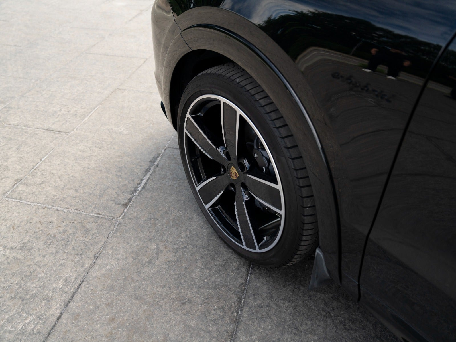 Sort Porsche Cayenne fra 2023