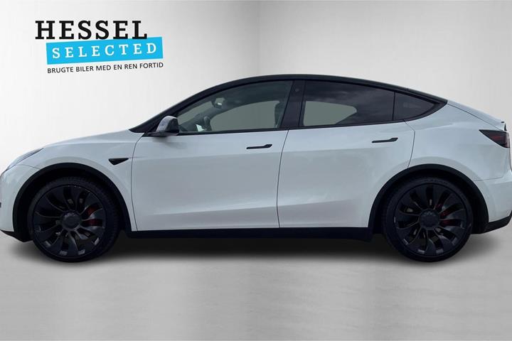 Hvid Tesla Model Y fra 2022