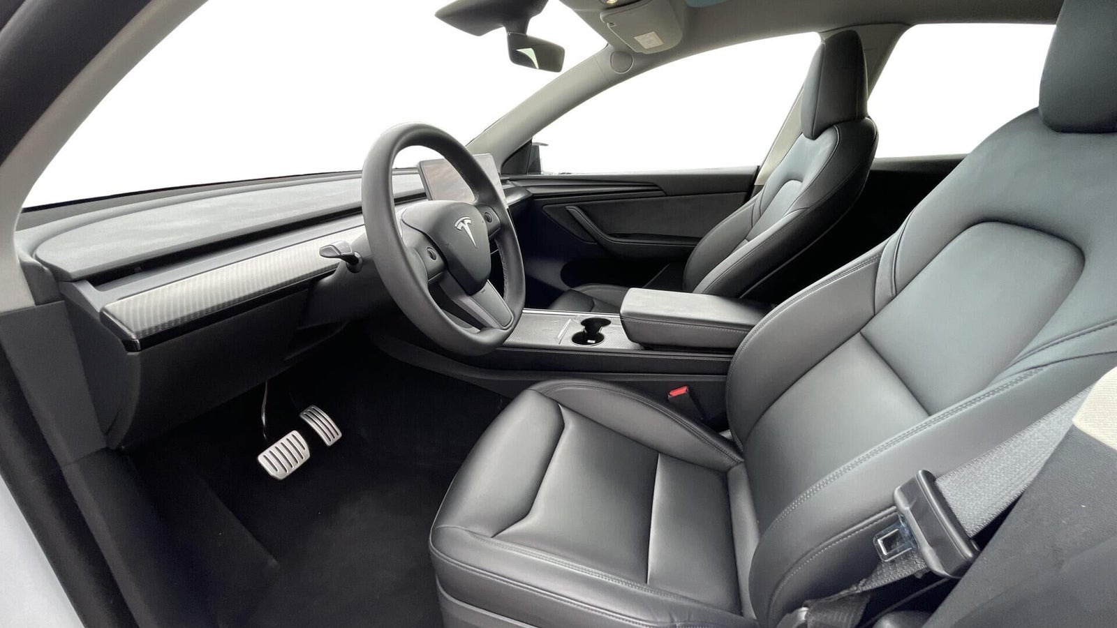 Hvid Tesla Model Y fra 2022