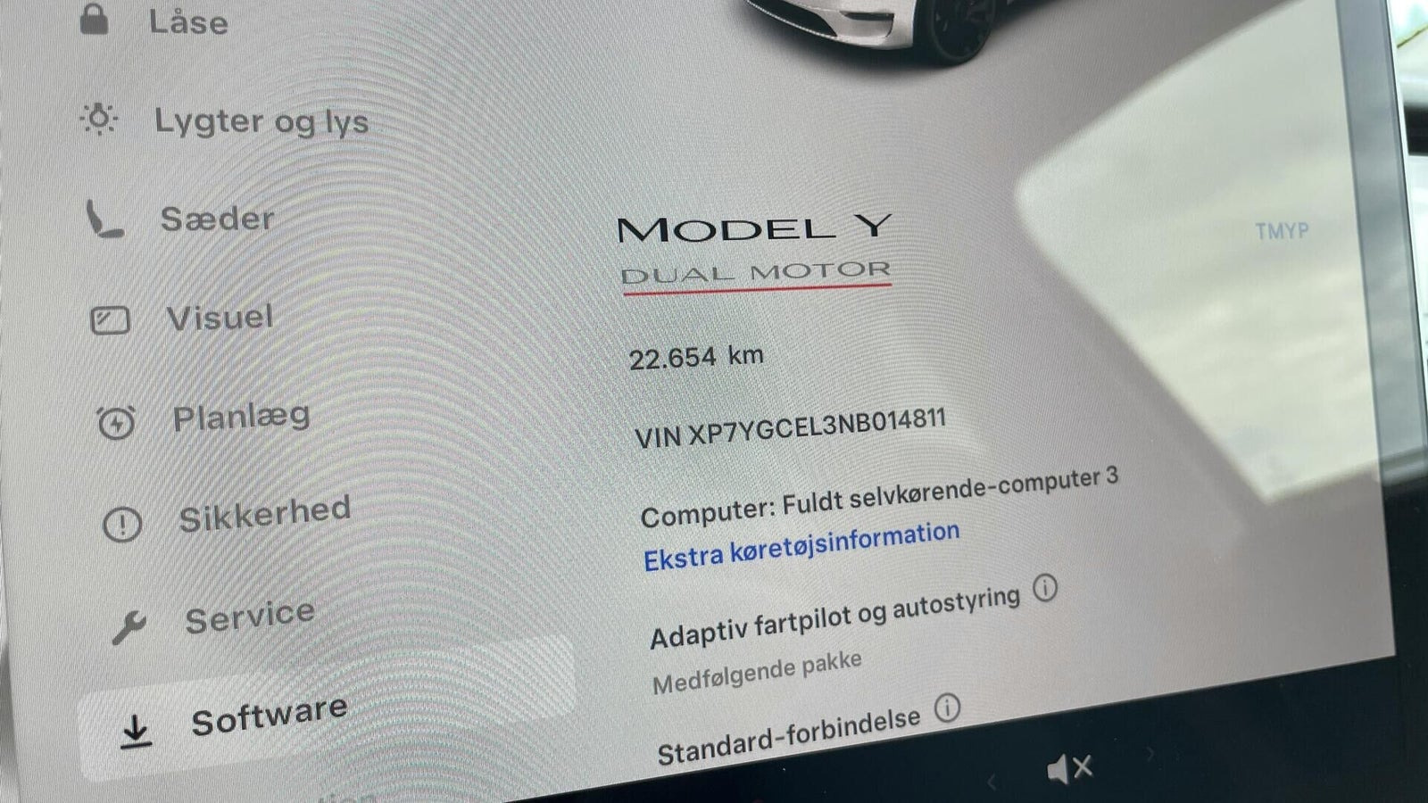 Hvid Tesla Model Y fra 2022