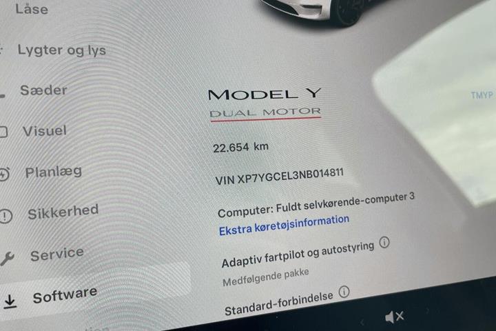 Hvid Tesla Model Y fra 2022