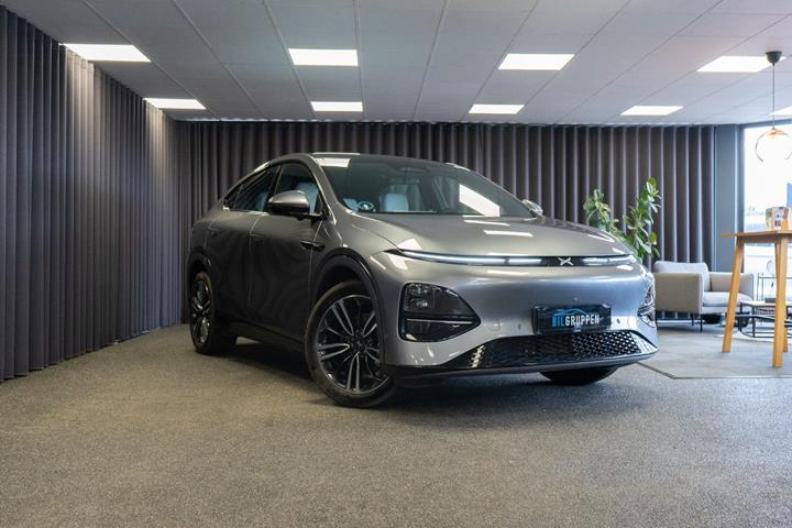 Sølv Xpeng G6 fra 2025 set udefra