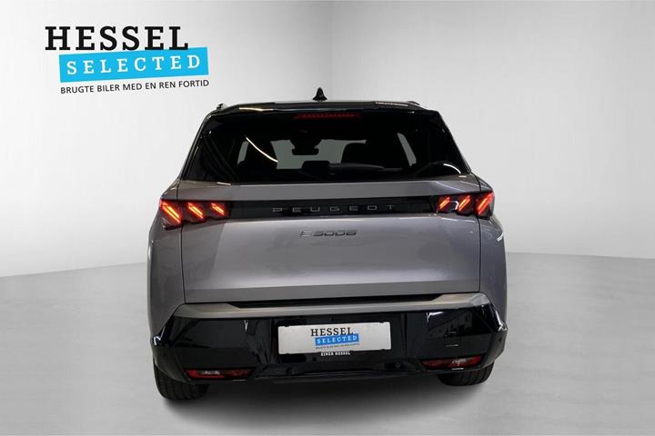 Grå Peugeot e-5008 fra 2025