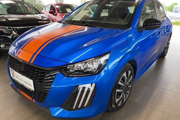 Blå Peugeot 208 fra 2024