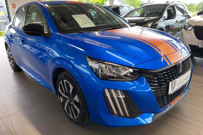 Blå Peugeot 208 fra 2024