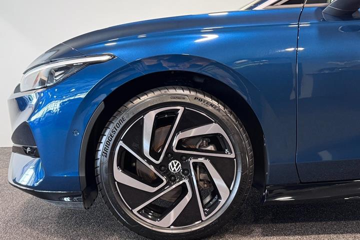 Blå VW ID.7 fra 2025
