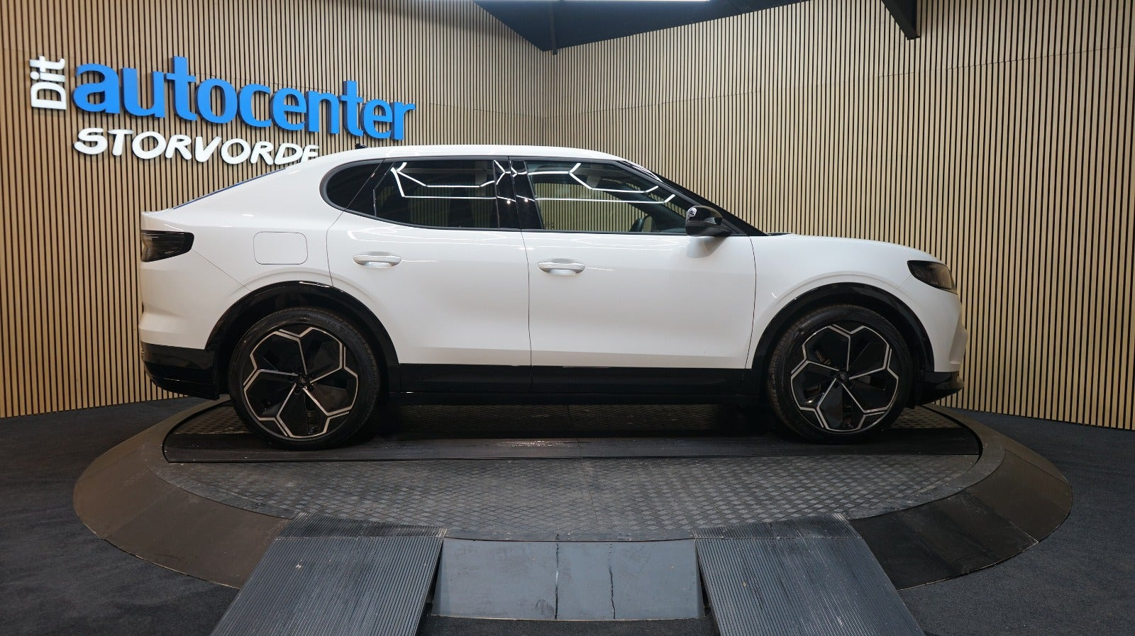 Hvid Ford Capri fra 2025