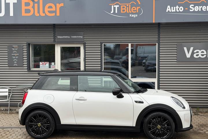 Hvid Mini Cooper SE fra 2024