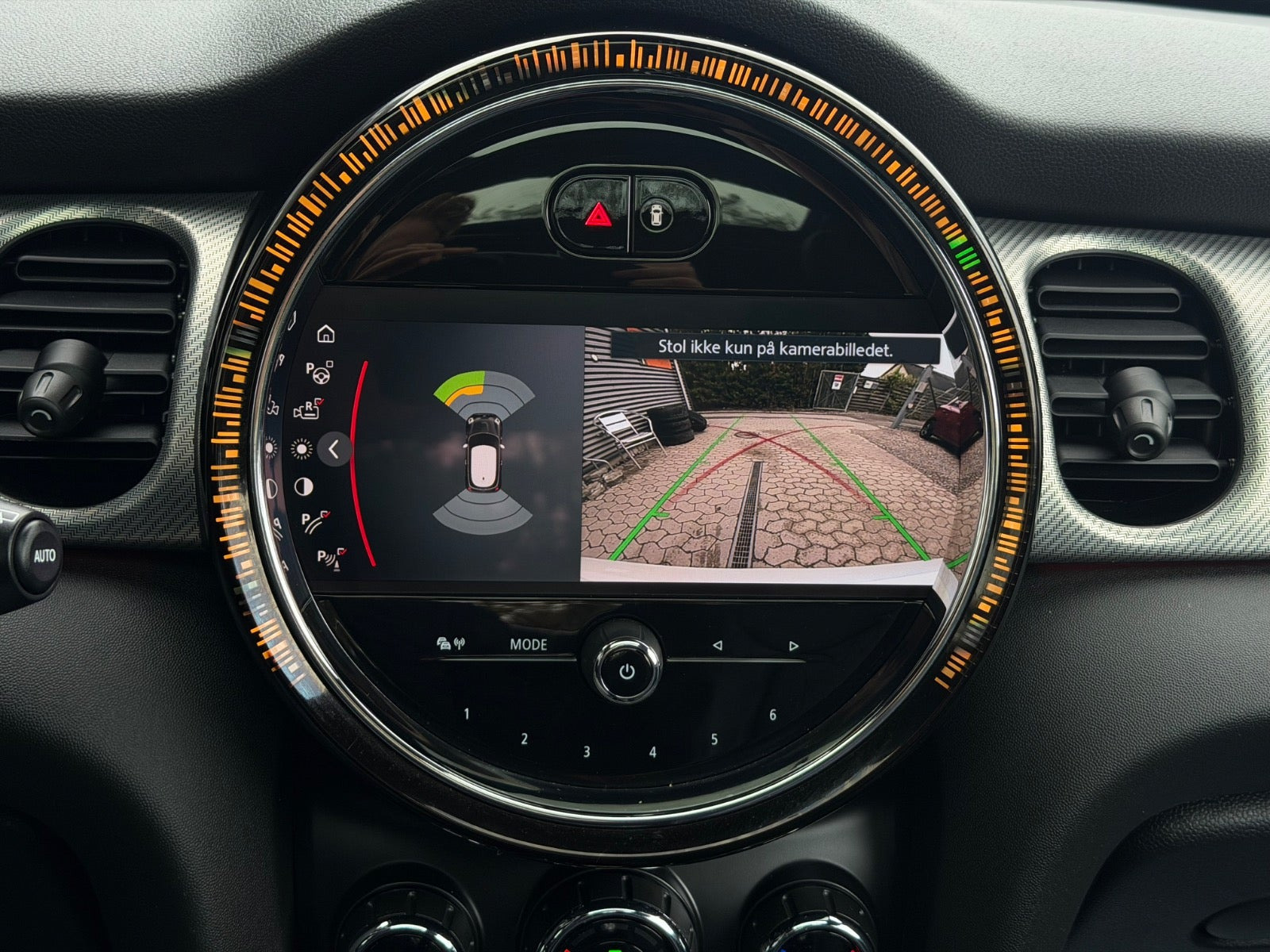 Hvid Mini Cooper SE fra 2024