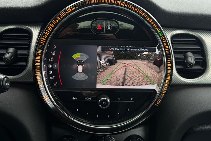 Hvid Mini Cooper SE fra 2024