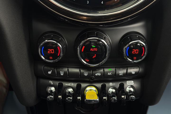 Hvid Mini Cooper SE fra 2024