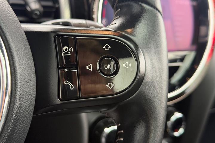 Hvid Mini Cooper SE fra 2024