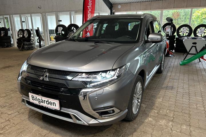 Sølv Mitsubishi Outlander fra 2020