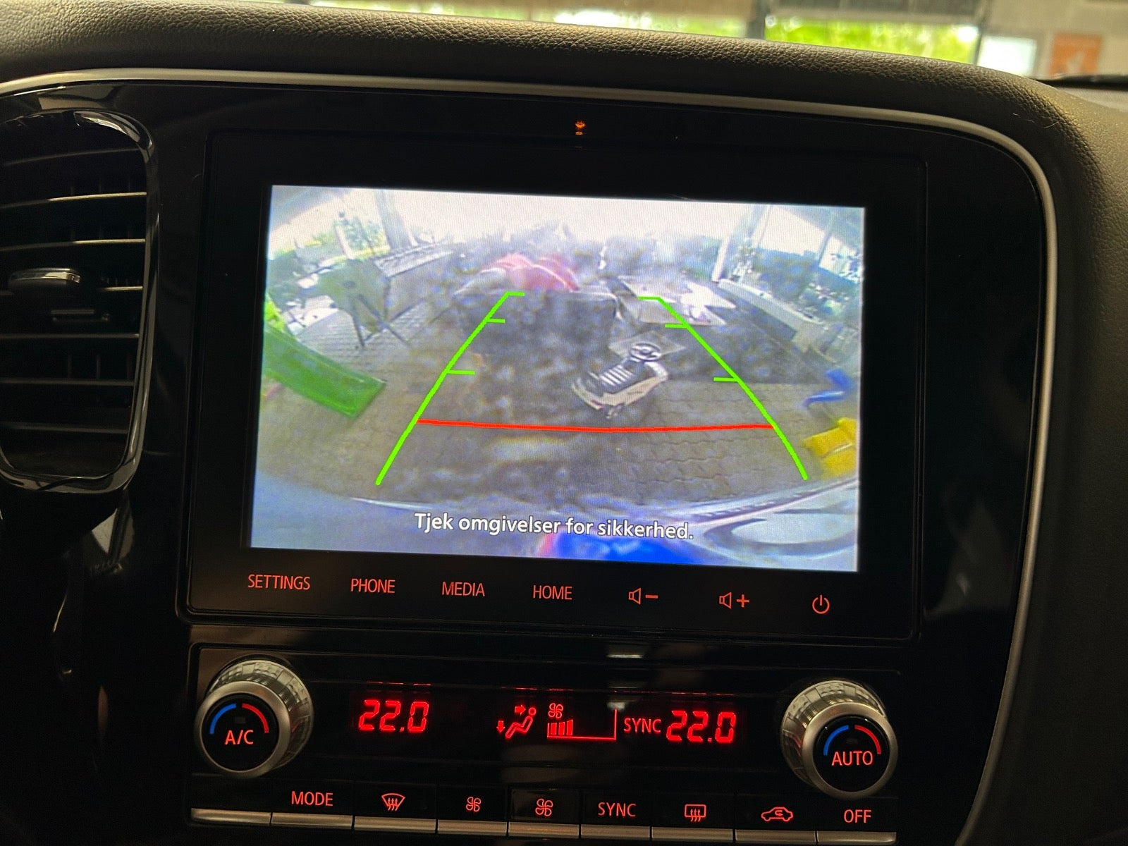 Sølv Mitsubishi Outlander fra 2020