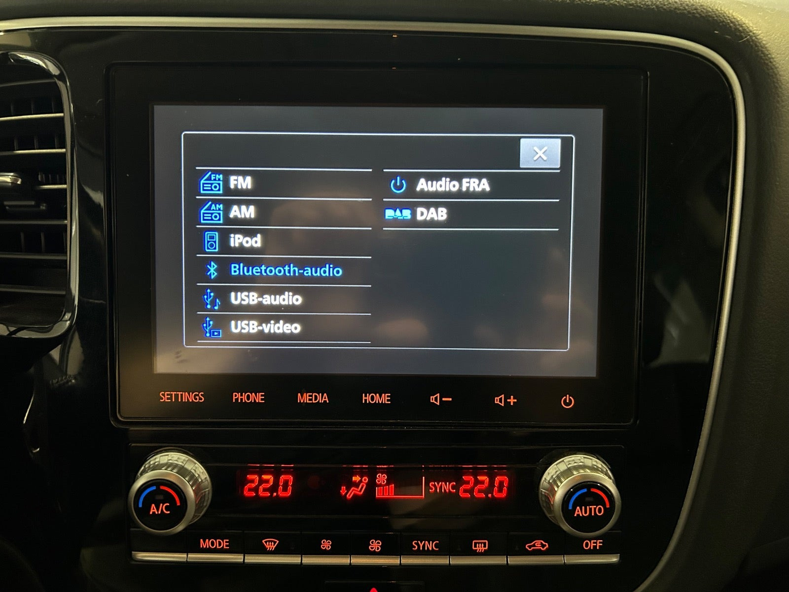 Sølv Mitsubishi Outlander fra 2020