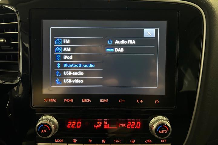 Sølv Mitsubishi Outlander fra 2020
