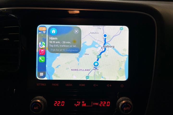 Sølv Mitsubishi Outlander fra 2020