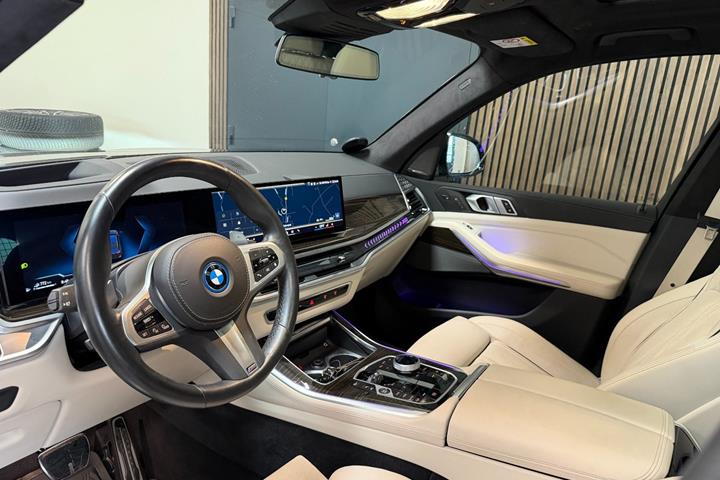 Grøn BMW X5 fra 2024