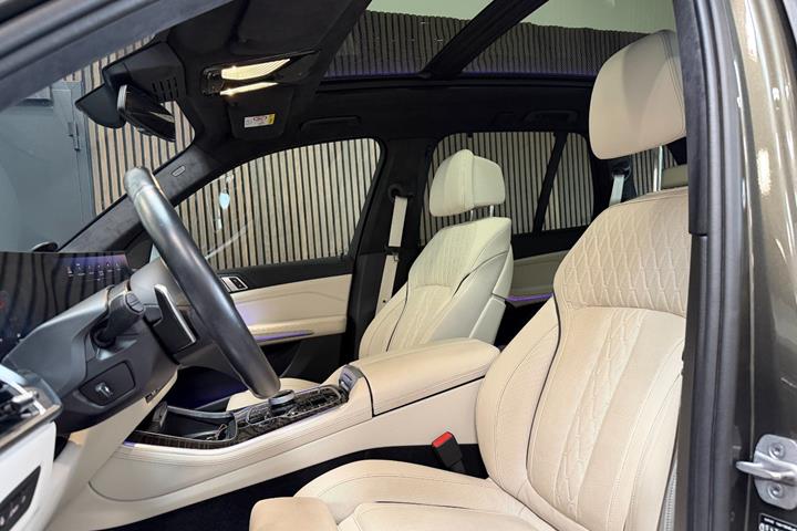 Grøn BMW X5 fra 2024