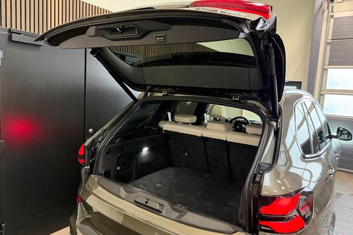 Grøn BMW X5 fra 2024